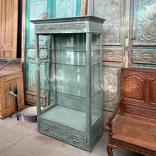 Antieke winkelkast Antiek stijl in hout en glas,