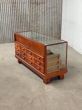 Toonbank Antiek stijl in hout en glas, Europa 20e eeuw