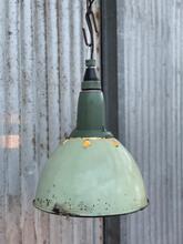 Groen emaille lamp Industrieel stijl in Emaille, 20e eeuws