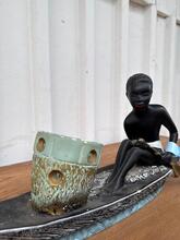 Beeld man in kano lamp  antiek