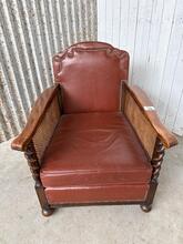 Fauteuil Antiek  stijl in Leer en hout, Europa  20e eeuws