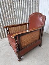 Fauteuil Antiek  stijl in Leer en hout, Europa  20e eeuws