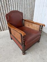 Fauteuil Antiek  stijl in Leer en hout, Europa  20e eeuws