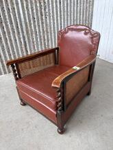 Fauteuil Antiek  stijl in Leer en hout, Europa  20e eeuws