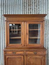 Kast Antiek stijl in hout en glas,