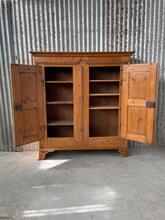 Kast Antiek stijl in hout,