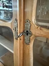 Kast Antiek stijl in grene en glas,