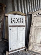 Raam Kozijn Antiek stijl in Hout en ijzer,