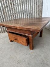 Tafel  Antiek stijl in hout,