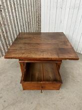 Tafel  Antiek stijl in hout,