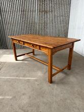 Tafel Antiek stijl in hout,