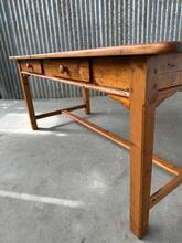 Tafel Antiek stijl in hout,