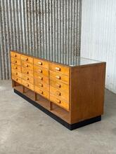Toonbank  Antiek stijl in hout en glas, Europa 20e eeuws