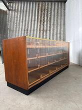 Toonbank Antiek stijl in hout en glas, Europa 20e eeuws