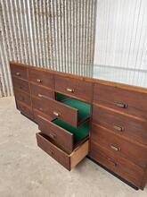 Toonbank Antiek stijl in hout en glas, Europa  20e eeuws