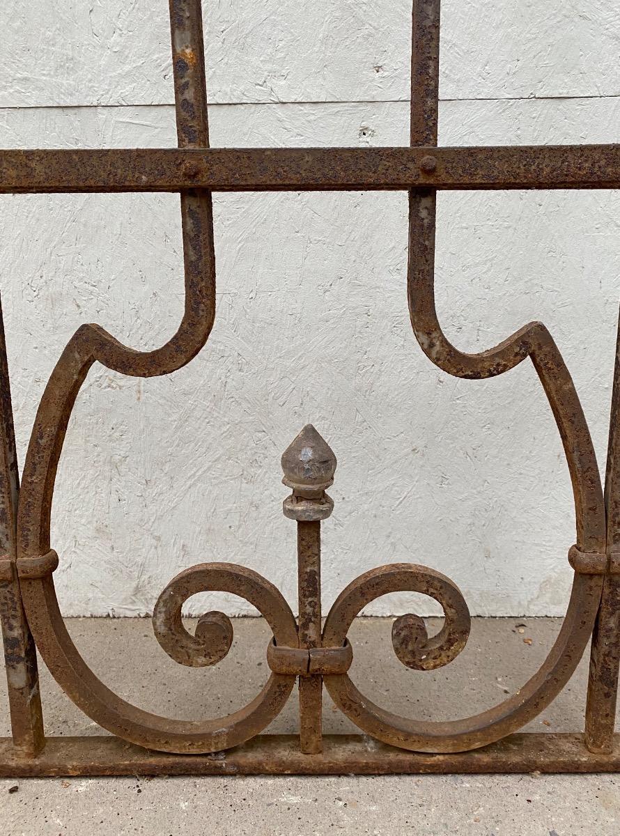 Antique Antique iron fence