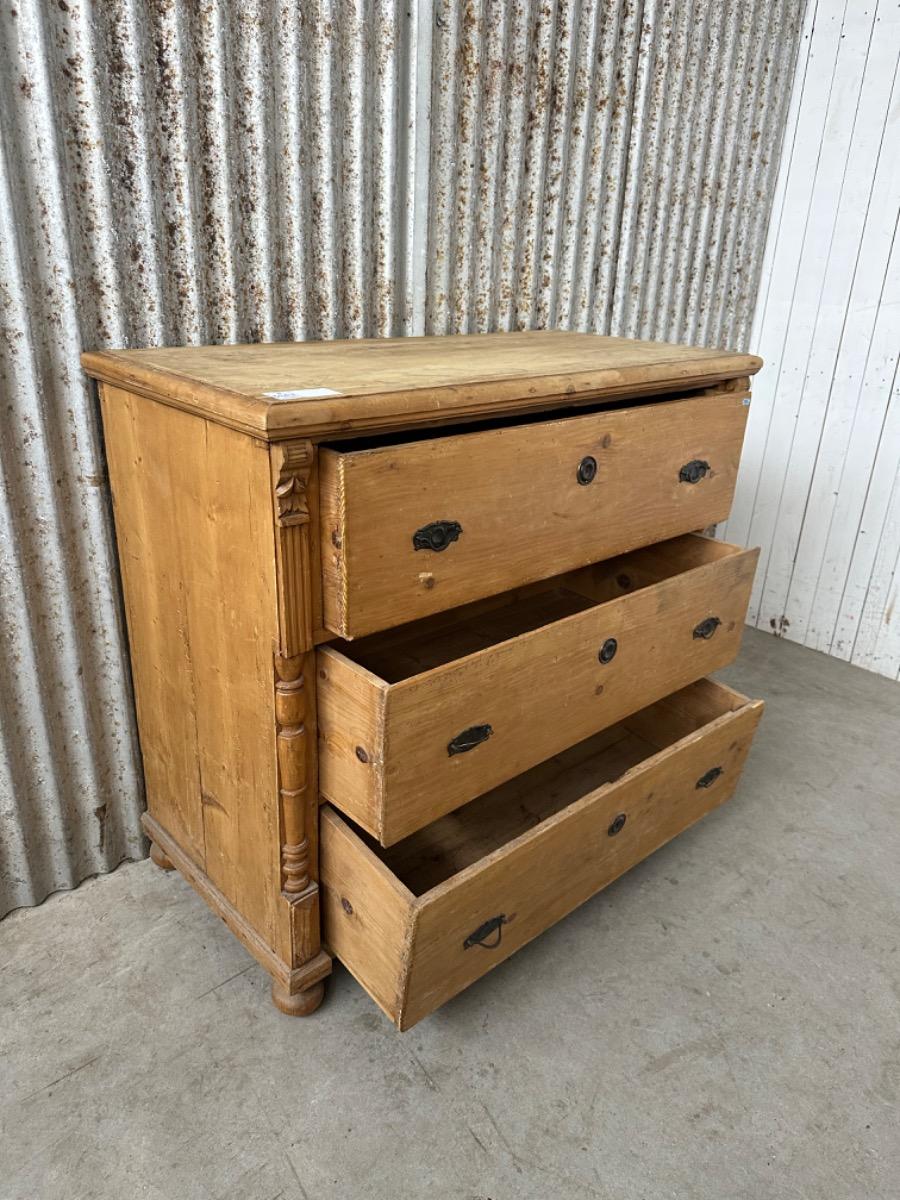 Antique Chest of drawers