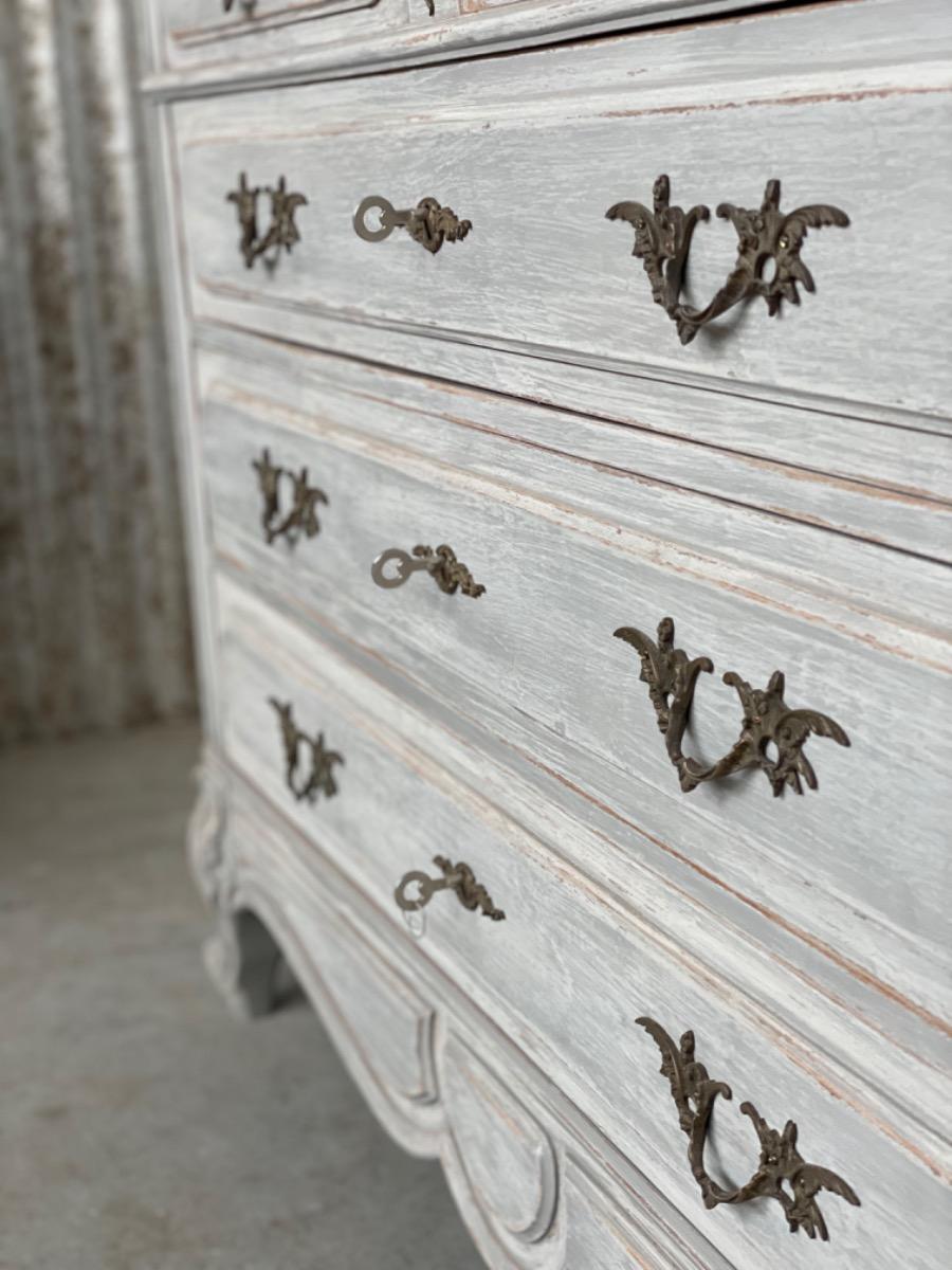 Antique Chest of drawers