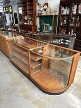 style Antique counter with glass in Wood and glass