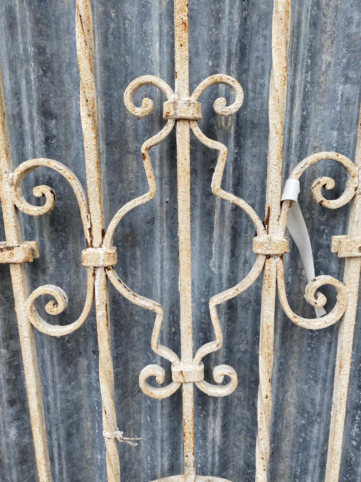 Antique iron fence 1x