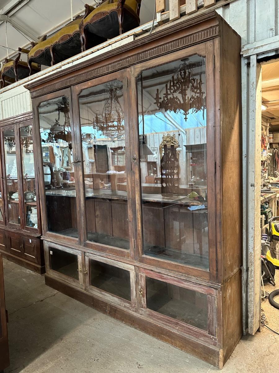 Antique Shopcabinet