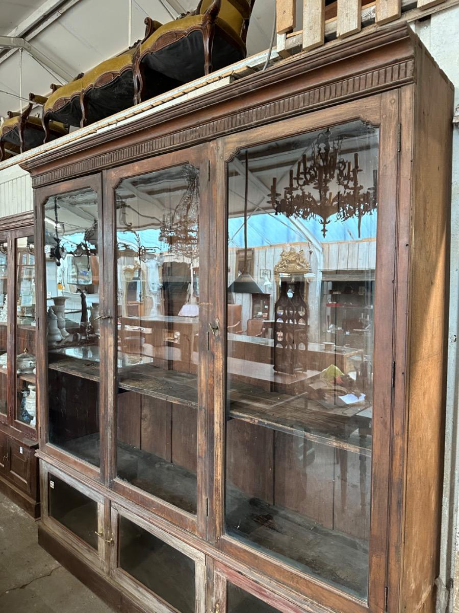 Antique Shopcabinet