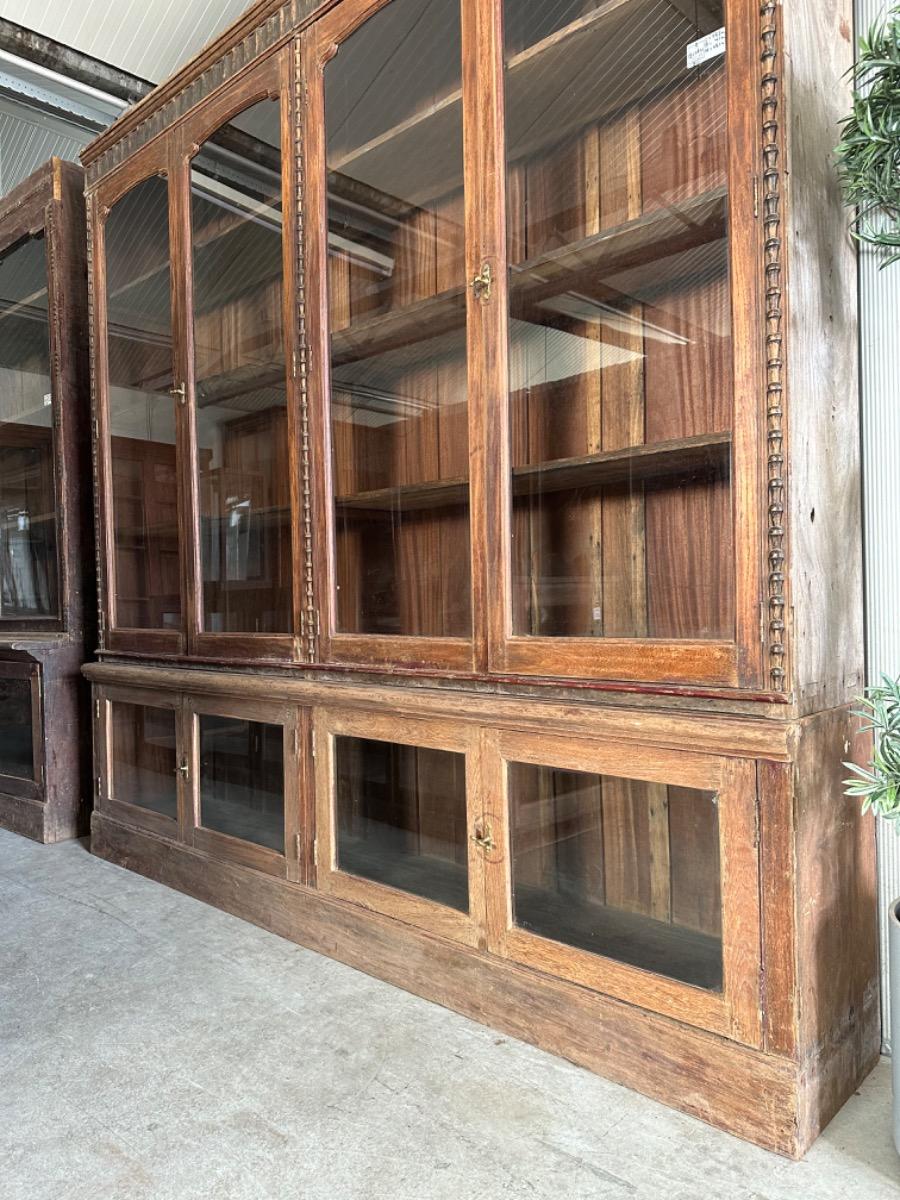 Antique Shopcabinet