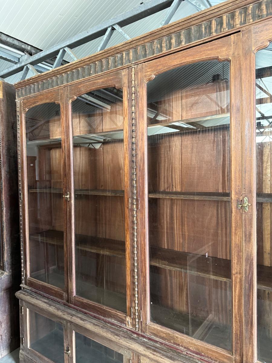 Antique Shopcabinet