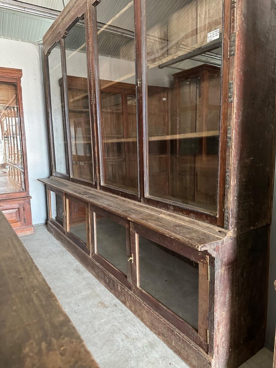 Antique Shopcabinet