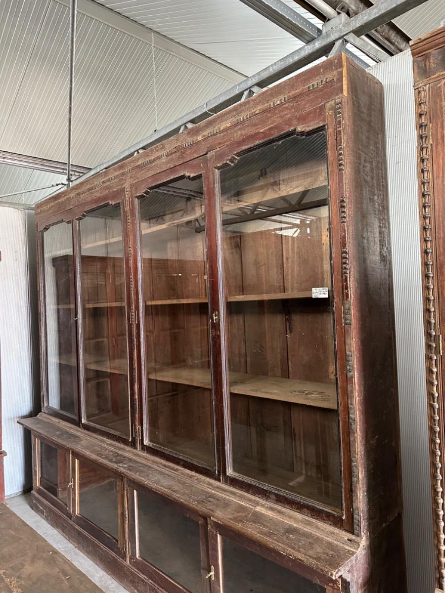 Antique Shopcabinet