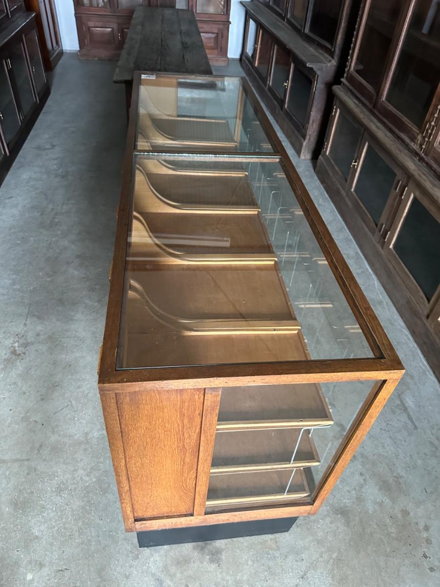 Antique Shopcabinet