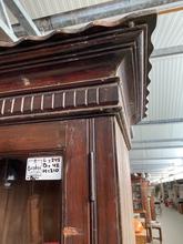 Antique style Antique shopcabinet in Wood and glass