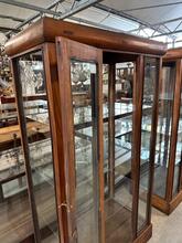 Antique style Vitrine in Wood and glass