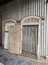 Antique style Window frame in Wood and iron