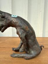 Bronzen beeld zittende stier 19e eeuws