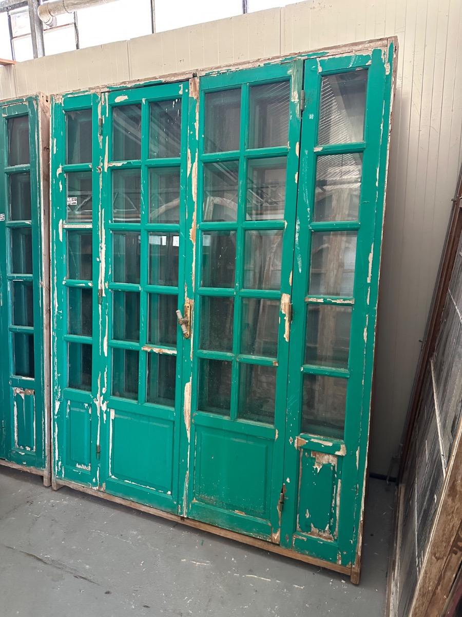 Frame with glas shutters 