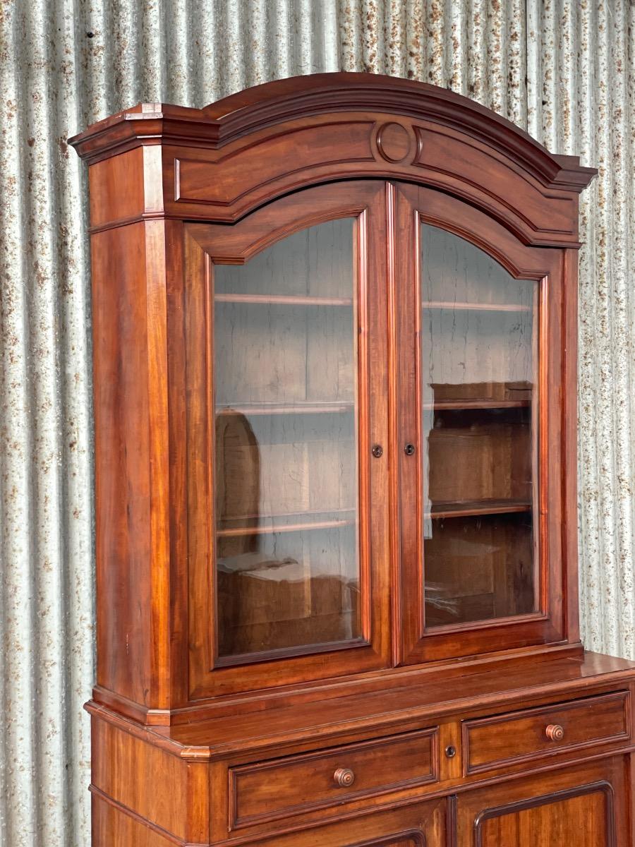 Glass cabinet