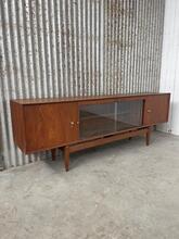 Teakhout dressoir midcentury Sri Lanka  Vintage stijl in Teakhout en glas,