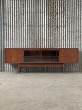 Teakhout dressoir midcentury Sri Lanka  Vintage stijl in Teakhout en glas,