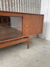 Teakhout dressoir midcentury Sri Lanka  Vintage stijl in Teakhout en glas,